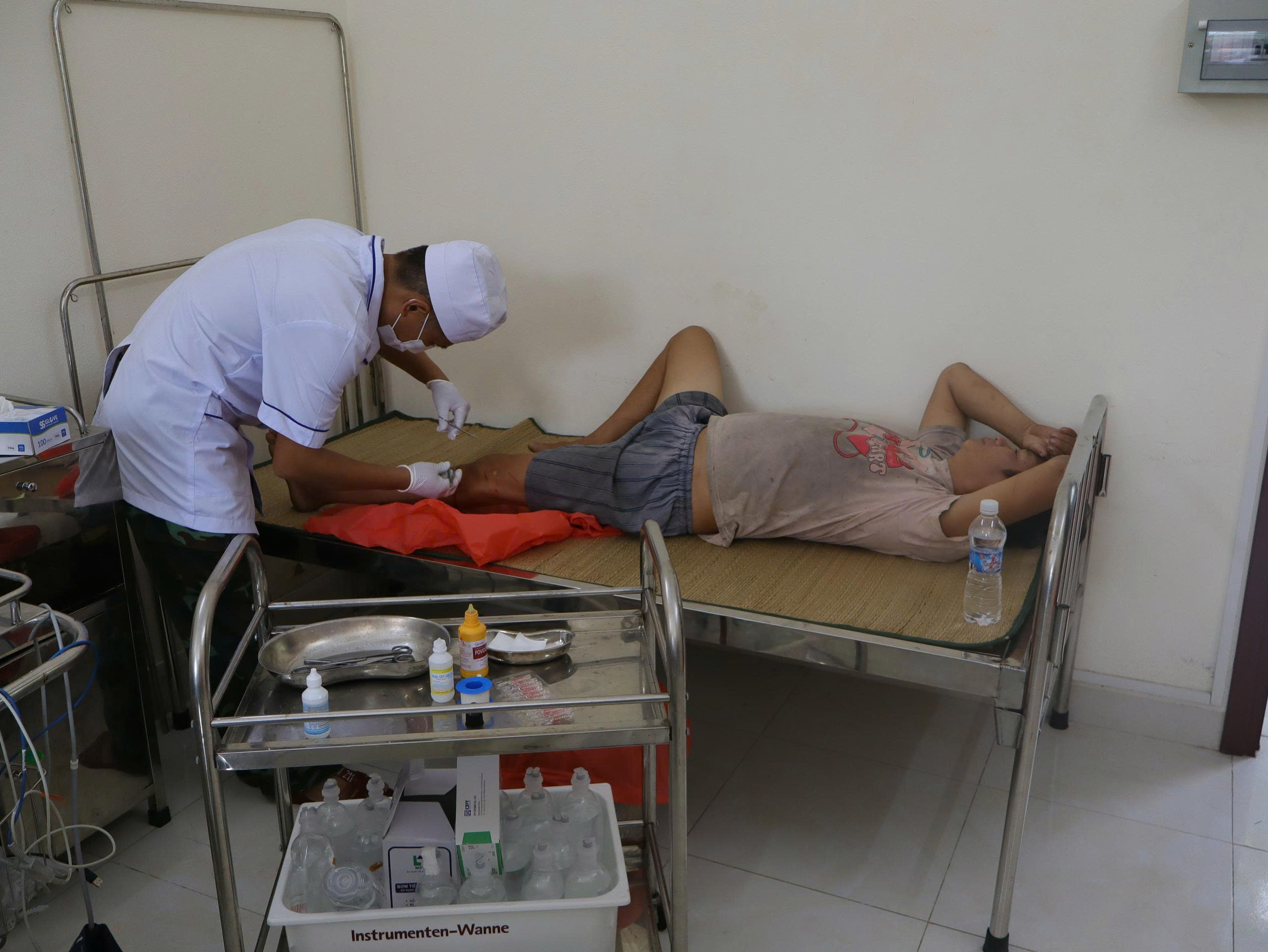 Kiểm tra sức khỏe ngư dân