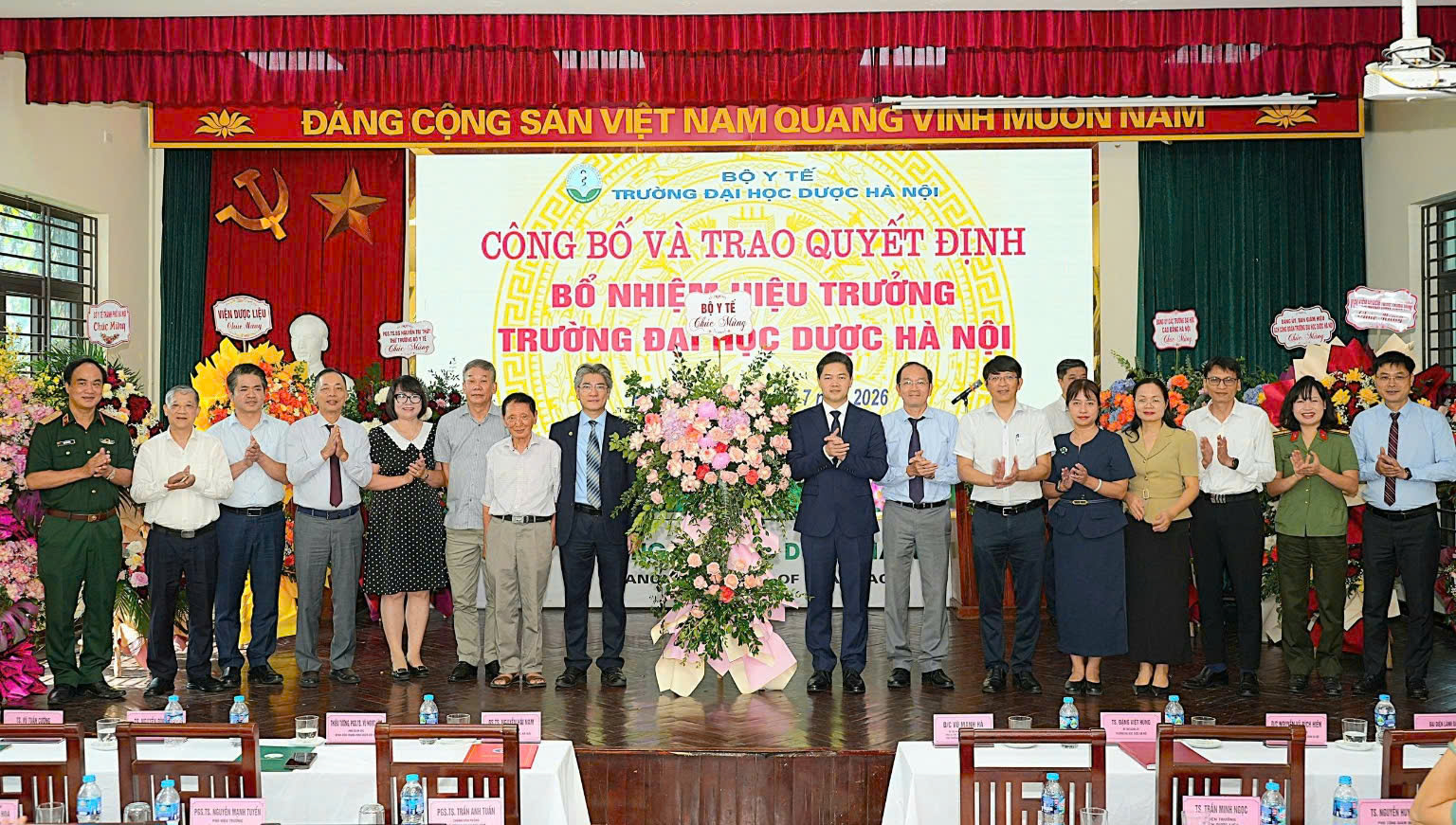 Bổ Nhiệm Hiệu Trưởng Mới Tại Trường Đại Học Dược Hà Nội: Điểm Nhấn Trong Phát Triển Ngành Y Tế