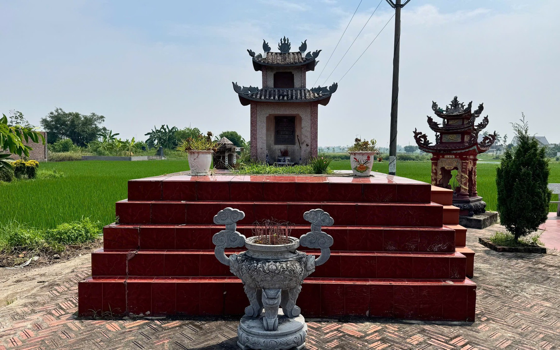 Khảo Sát Mộ Liệt Sĩ Tại Đèo Phước Tượng: Nỗ Lực Tìm Kiếm Hài Cốt