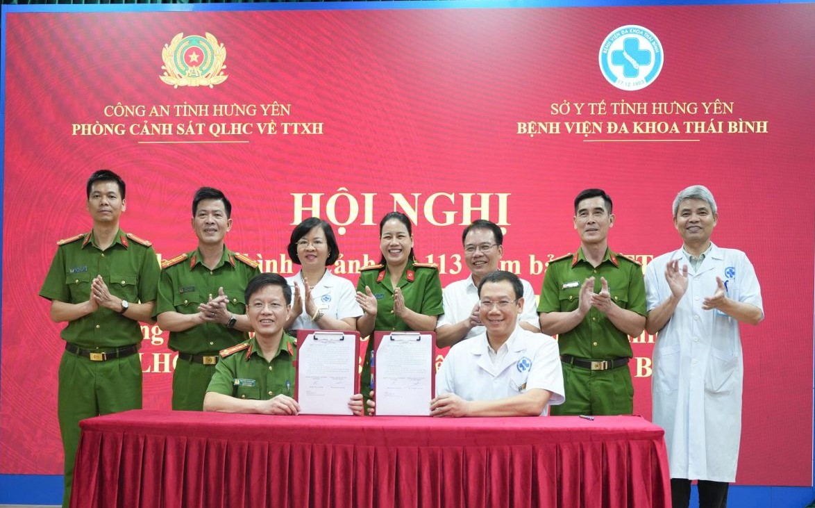 113-ky-ket-phoi-hop-benh-vien-da-khoa-thai-binh-1786153468943226092638 Bệnh viện Đa khoa Thái Bình phối hợp Công an triển khai mô hình Cảnh sát 113- Ảnh 1.