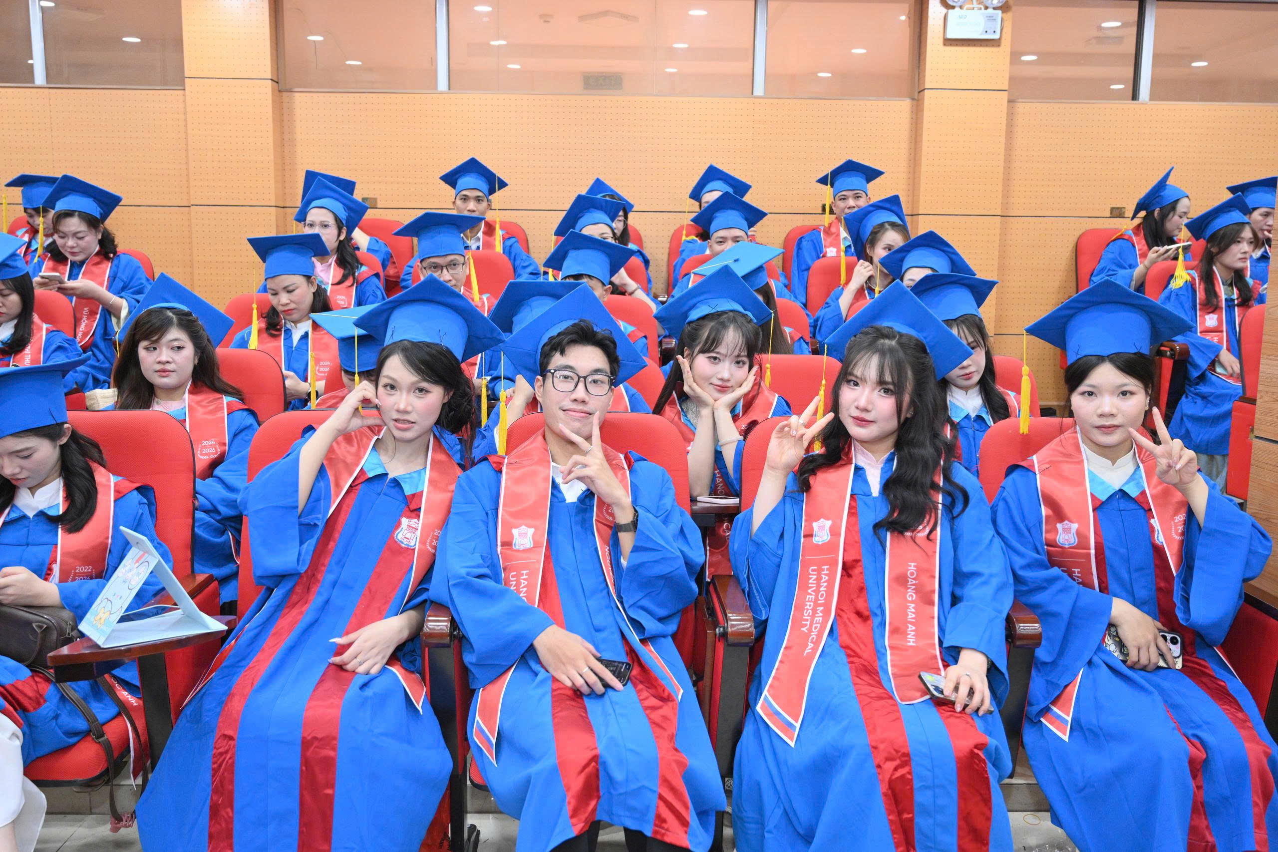 Đại học Y Hà Nội bổ sung 427 cử nhân chất lượng cao cho hệ thống y tế- Ảnh 1.
