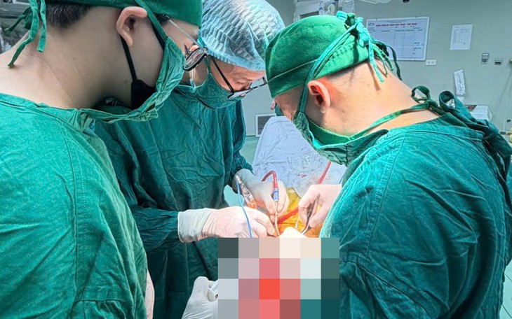 Bụng to tưởng tăng cân, người phụ nữ đi khám phát hiện khối u gần 3 kg- Ảnh 3.