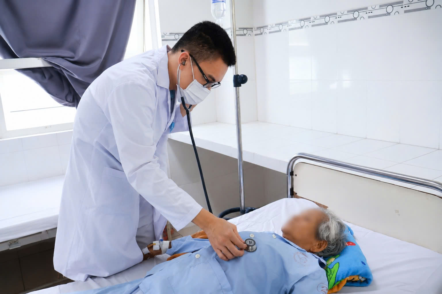 Phát hiện cụ bà thiếu máu nặng qua khám sức khỏe toàn dân- Ảnh 1.