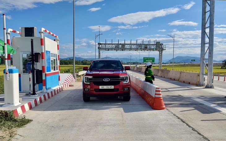 Cảnh Báo Từ CSGT: Tài Xế Ngủ Trên Cao Tốc Có Thể Gây Tai Nạn - Ảnh 1.