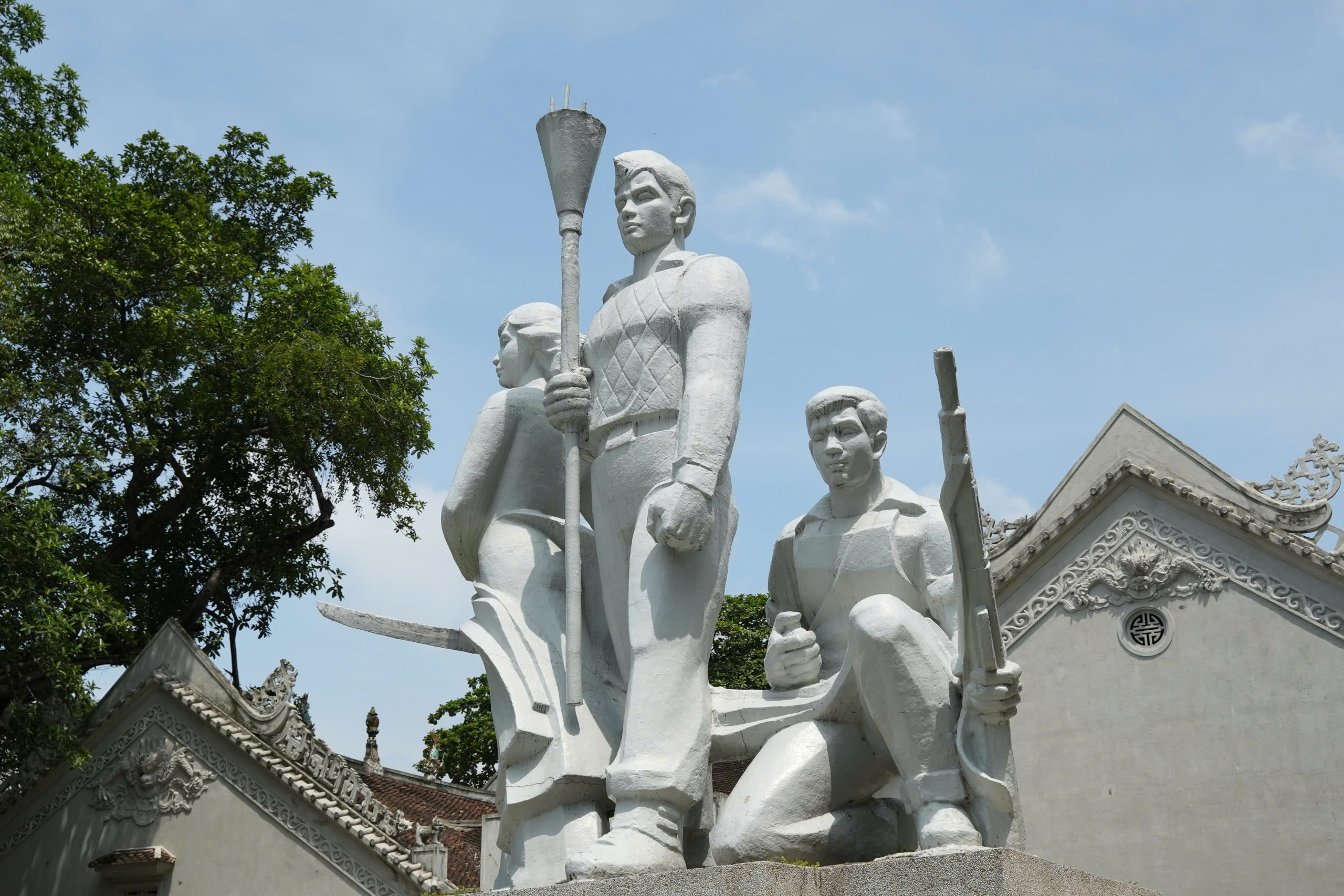 Hà Nội Thực Hiện Di Chuyển Tượng Đài Quyết Tử Để Bảo Tồn Di Sản Văn Hóa