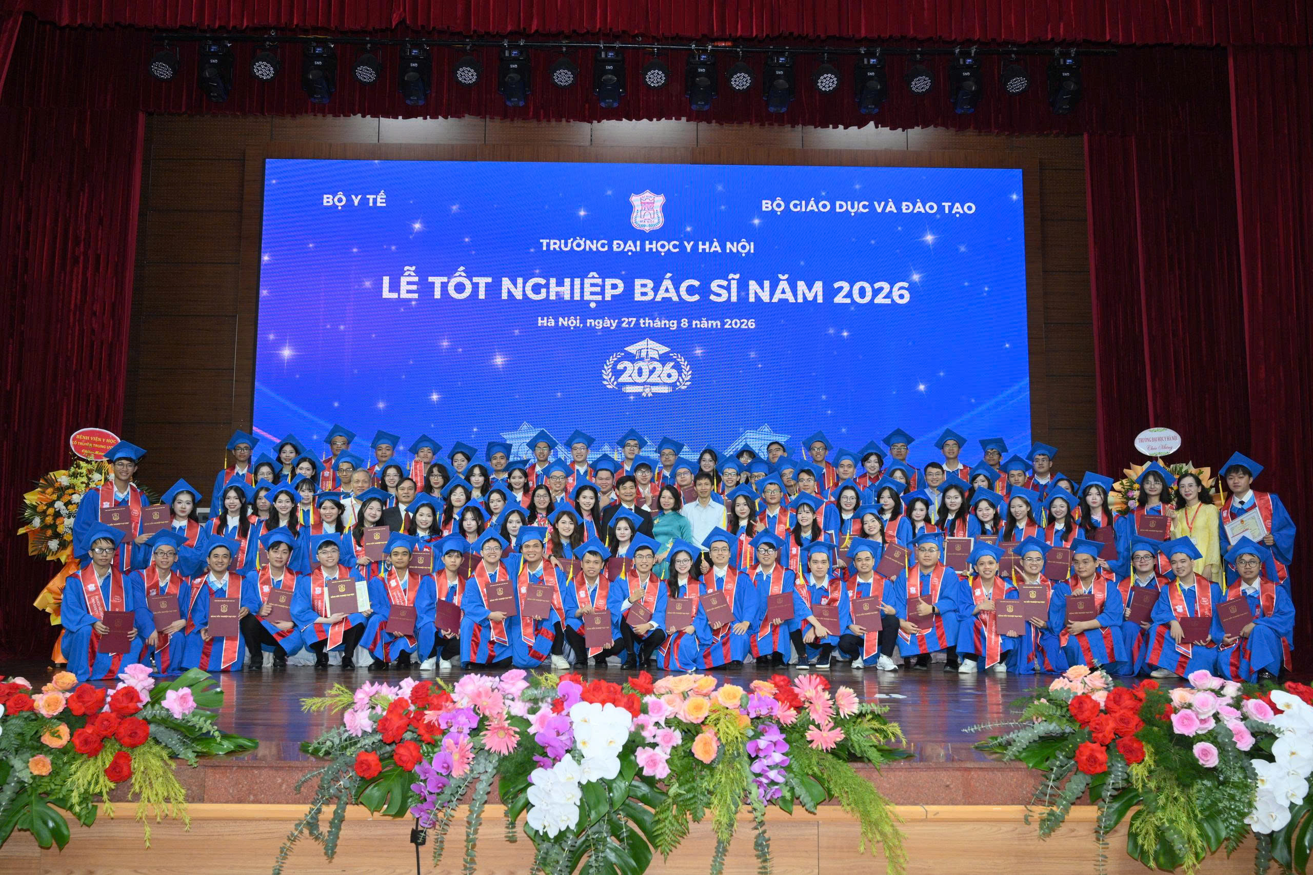 696 Tân Bác Sĩ Đại Học Y Hà Nội: Khởi Đầu Mới Trong Chăm Sóc Sức Khỏe - Ảnh 10.