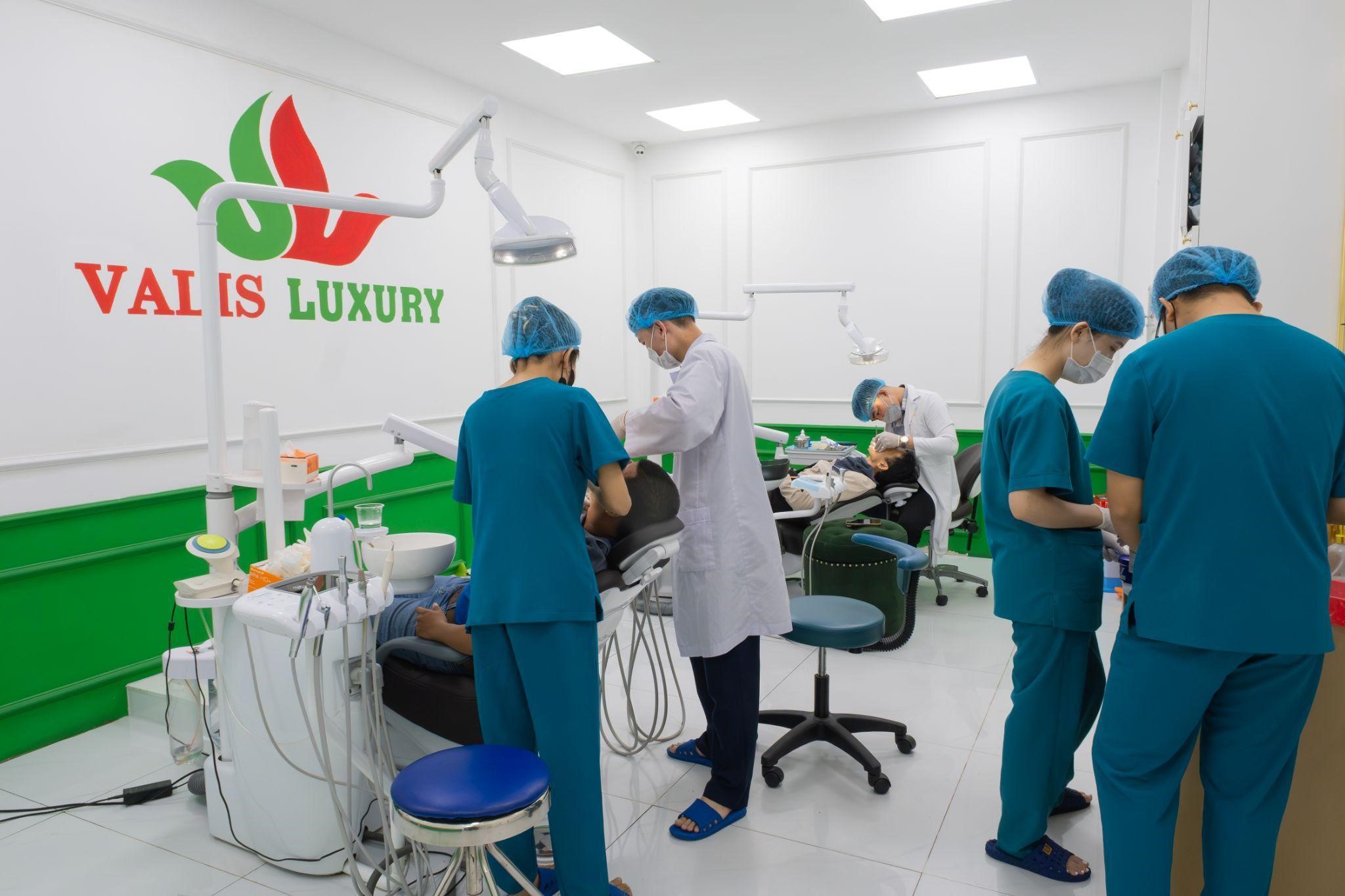 Khám Phá Hành Trình Xây Dựng Thương Hiệu Nha Khoa Quốc Tế Valis Luxury Tại Việt Nam