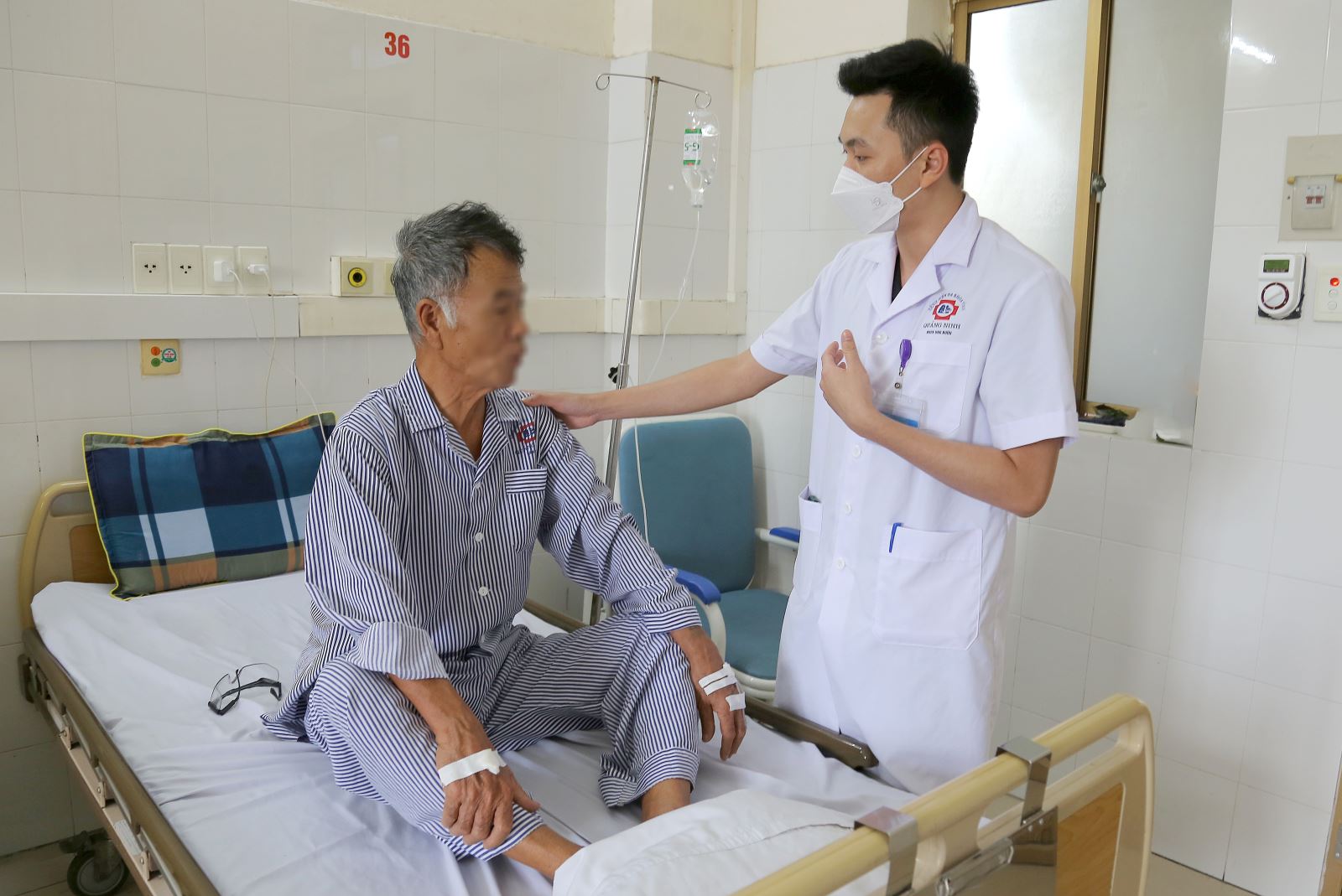 Điều trị viêm phổi, người đàn ông được phát hiện ung thư thực quản- Ảnh 2.