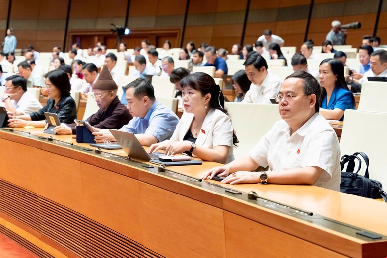 Quốc Hội Thảo Luận Về Trách Nhiệm Ngân Hàng Trong Việc Báo Cáo Giao Dịch Đáng Ngờ