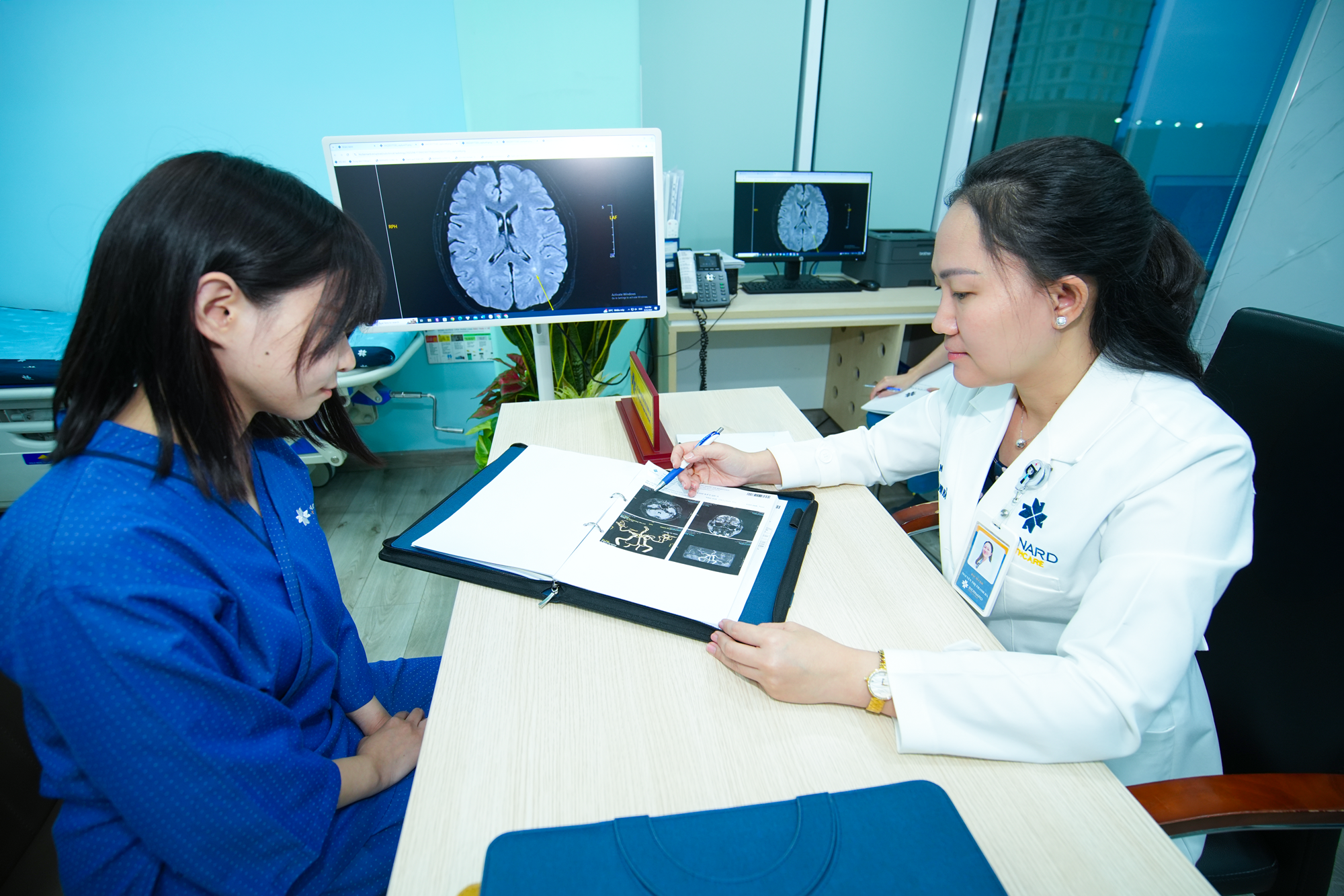 Khám Phá Hành Trình Chăm Sóc Sức Khỏe: Nghề Y Từ Tình Yêu Đến Đam Mê