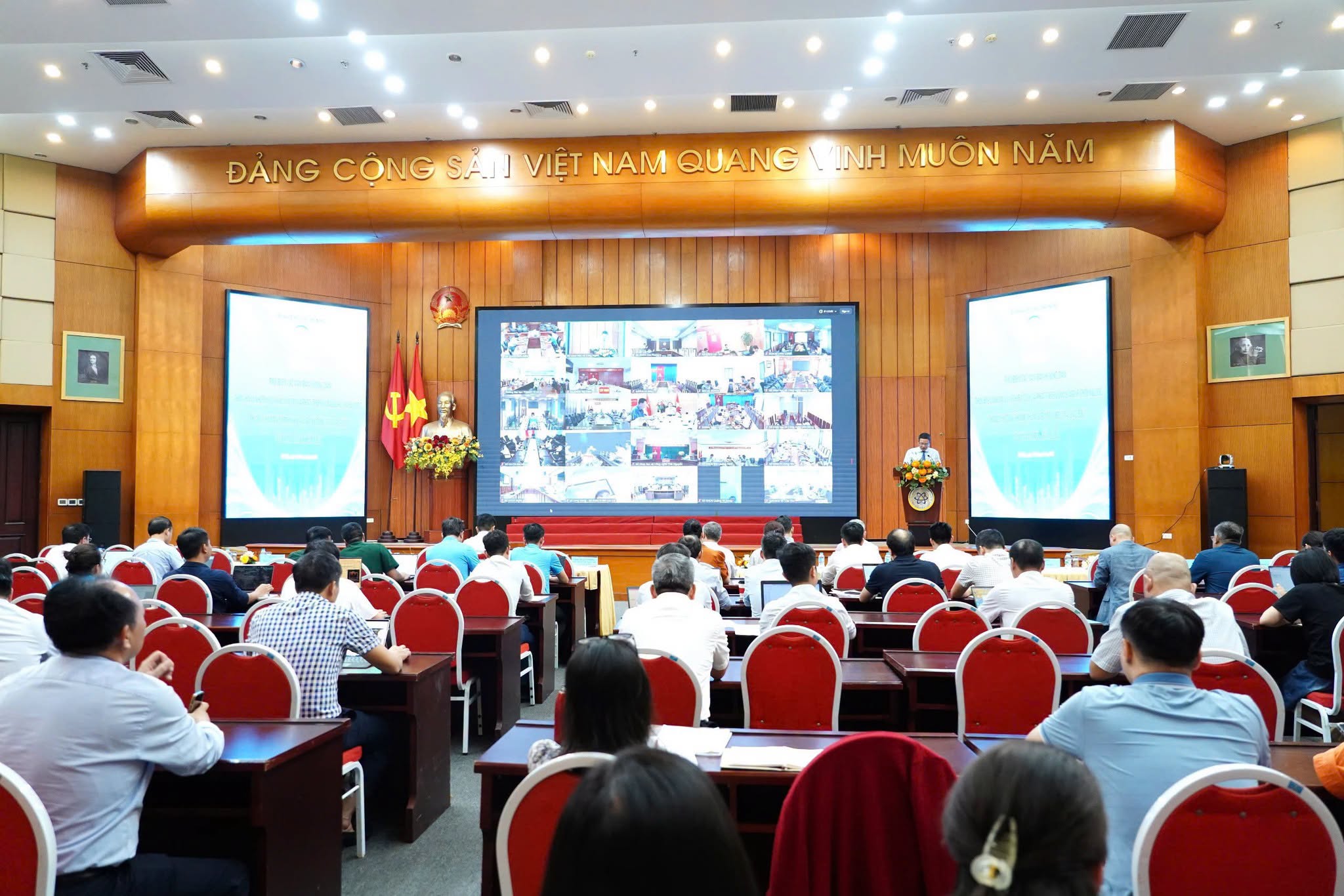 Đổi mới chiến lược công nghệ - Hội nghị