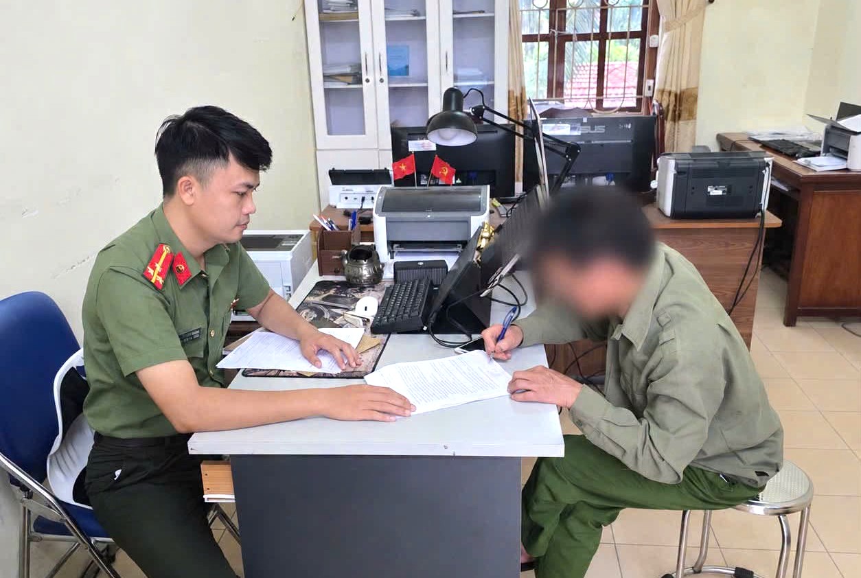 Hình Phạt Đối Với Người Chia Sẻ Thông Tin Sai Sự Thật Trên Mạng