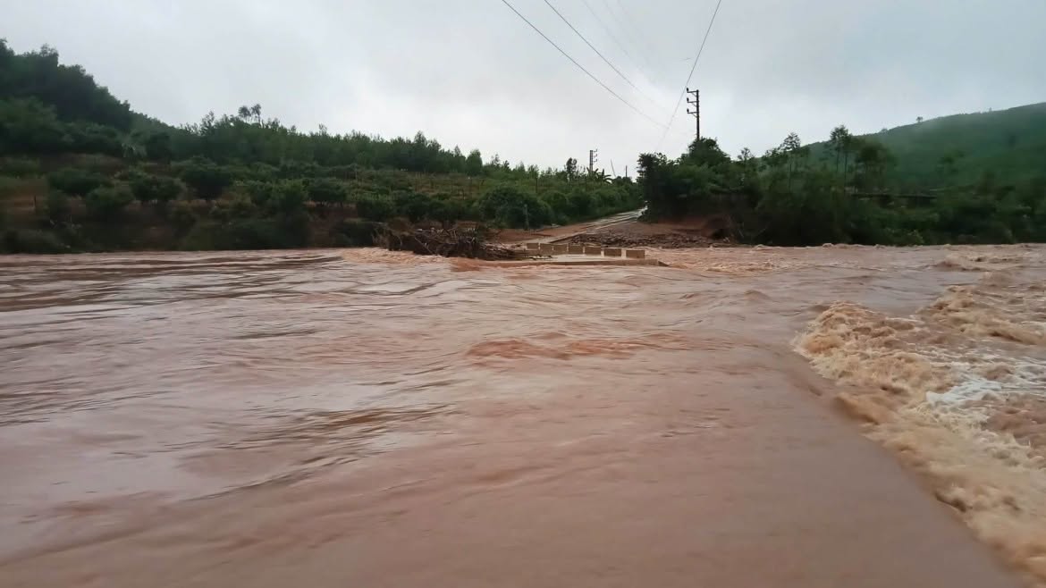 Thời Tiết Thay Đổi: Bão Số 4 Đang Gây Mưa Lớn Ở Đông Bắc Bộ