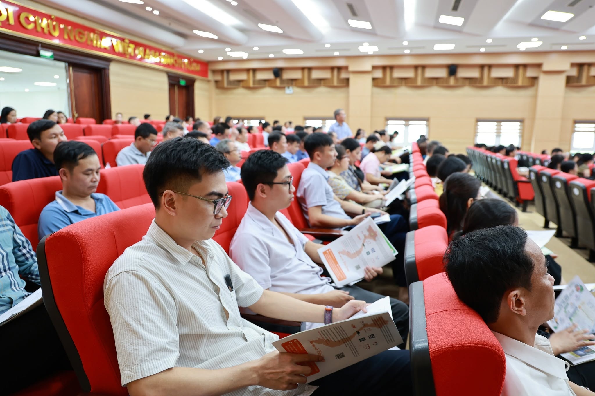 787974179122121953133263755120-17879194817971960482624 Tập huấn cho hơn 200 cán bộ y tế Phú Thọ về nhận diện, hỗ trợ trẻ khuyết tật - Ảnh 4.