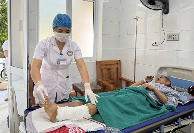 Cảnh Báo về Chấn Thương Nặng do Máy Cắt Cỏ: Câu Chuyện Của Người Đàn Ông 64 Tuổi