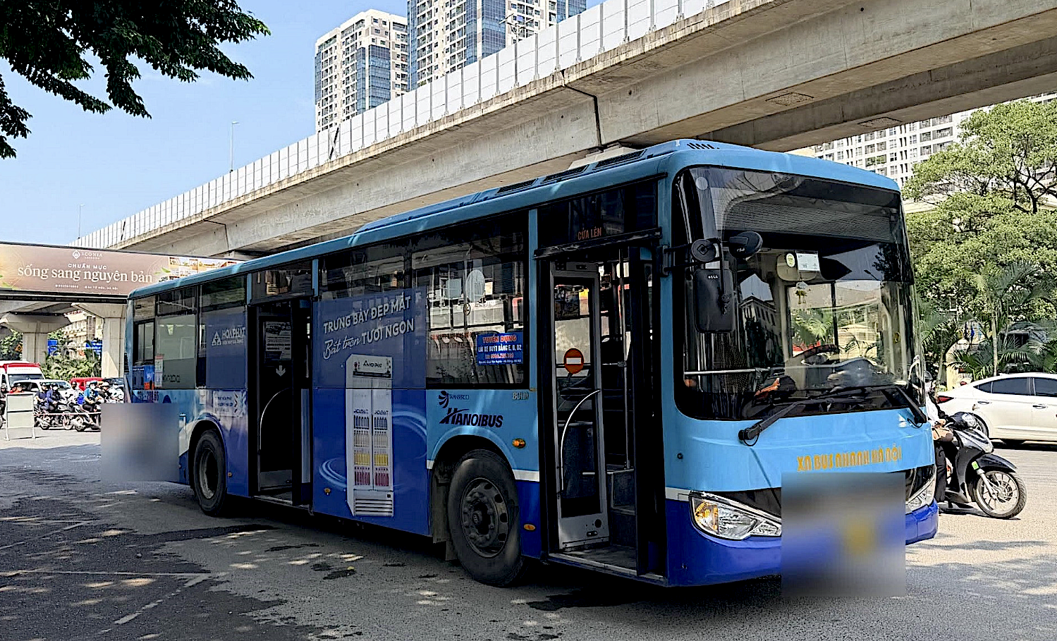 Tai Nạn Thảm Khốc Giữa Xe Buýt và Xe Máy Tại Hà Nội: Một Cháu Nhỏ Tử Vong