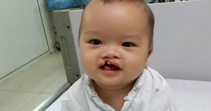 Bé gái sơ sinh bị bỏ rơi trước cổng chùa ở Huế- Ảnh 2.