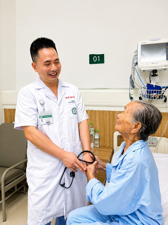 Câu Chuyện Hồi Sinh Của Người Phụ Nữ 94 Tuổi: Đỉnh Cao Của Y Học