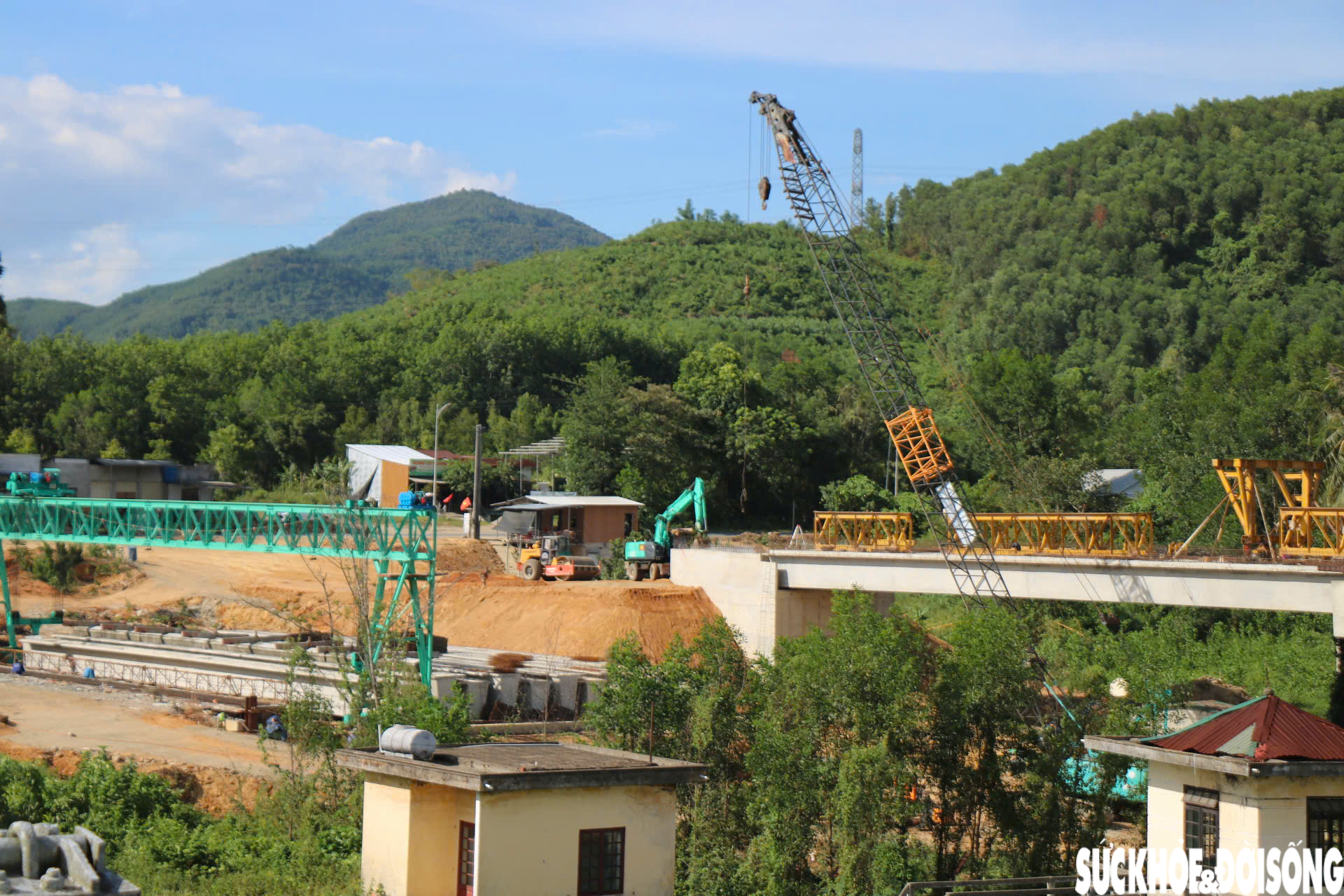 Cận cảnh đại công trường dự án thay thế cầu treo xuống cấp trên thượng nguồn sông Hương- Ảnh 3.