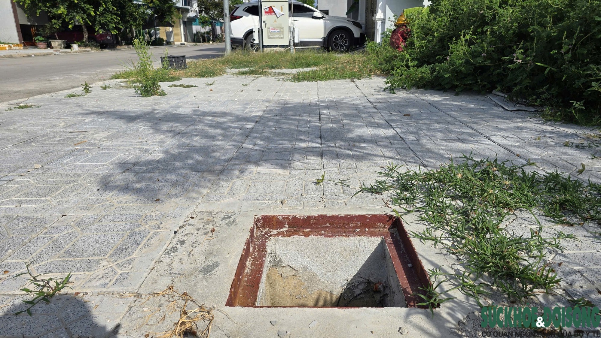 Hố ga trên vỉa hè