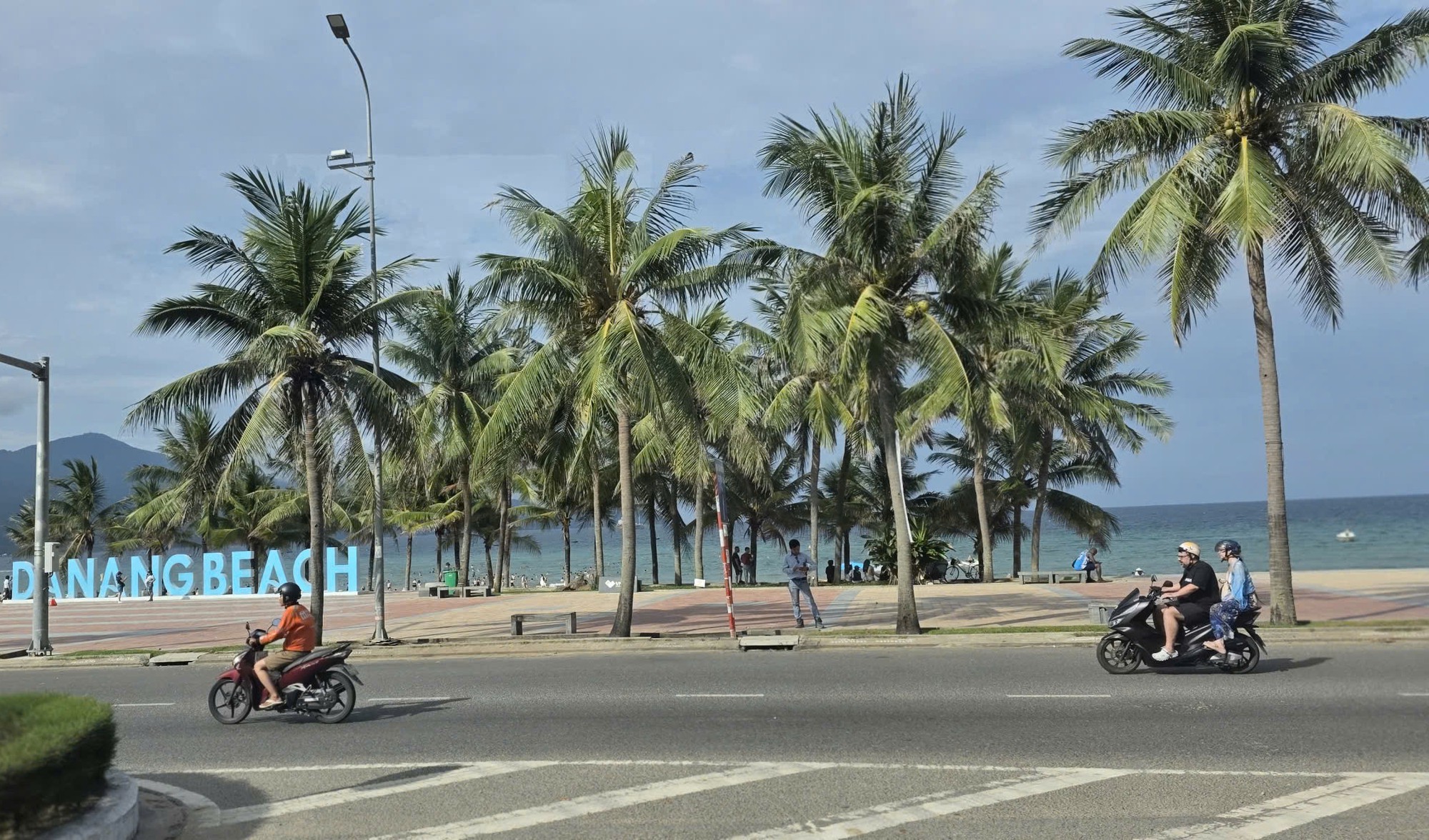 Nắng nóng kéo dài tại miền Trung- Ảnh 1.
