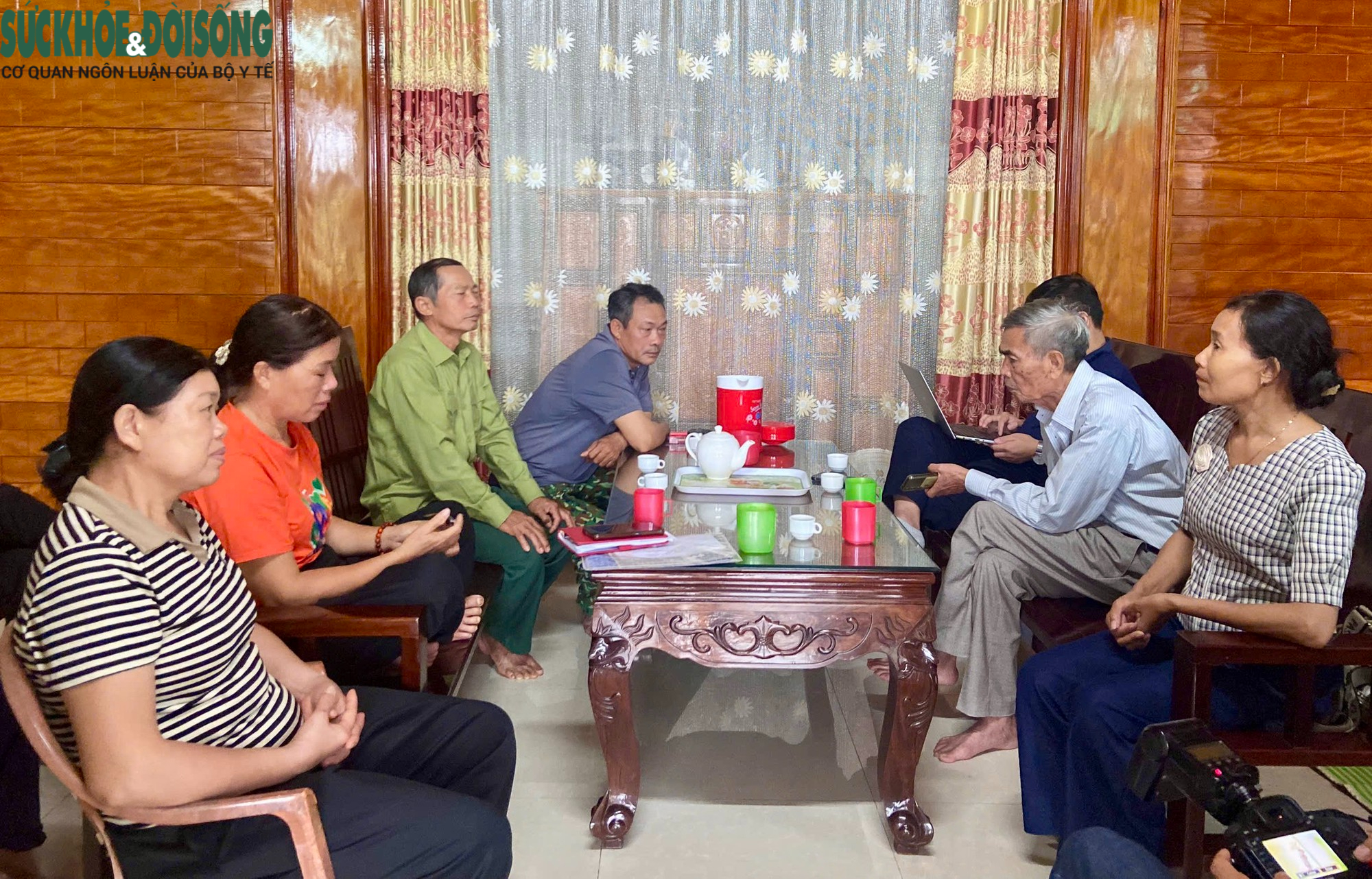 Gia đình bà Hoàng Thị Nhớ tìm kiếm bố.