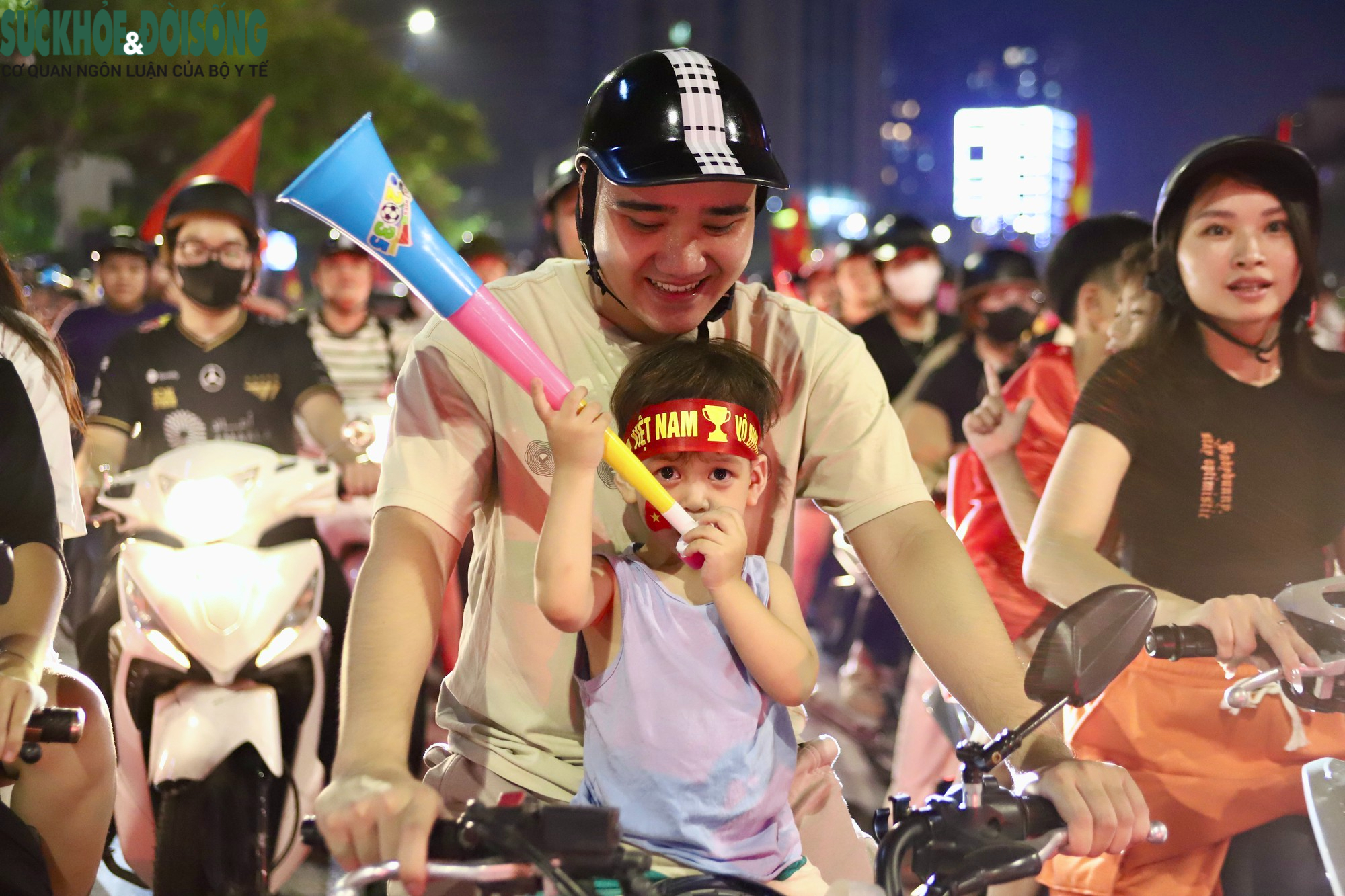 Người Dân Hà Nội Hân Hoan ‘Đi Bão’ Sau Chiến Thắng Của Đội Tuyển Việt Nam