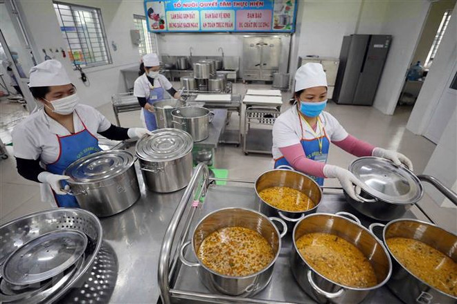 bep-an-truong-hoc-an-toan-1775183309069673923460 Hà Nội Triển Khai Hệ Thống Giám Sát An Toàn Thực Phẩm Học Đường- Ảnh 2.