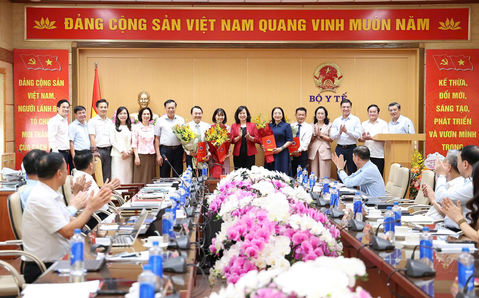Bổ Nhiệm Các Lãnh Đạo Mới Tại Bộ Y Tế: Hướng Đến Nâng Cao Công Tác An Toàn Thực Phẩm