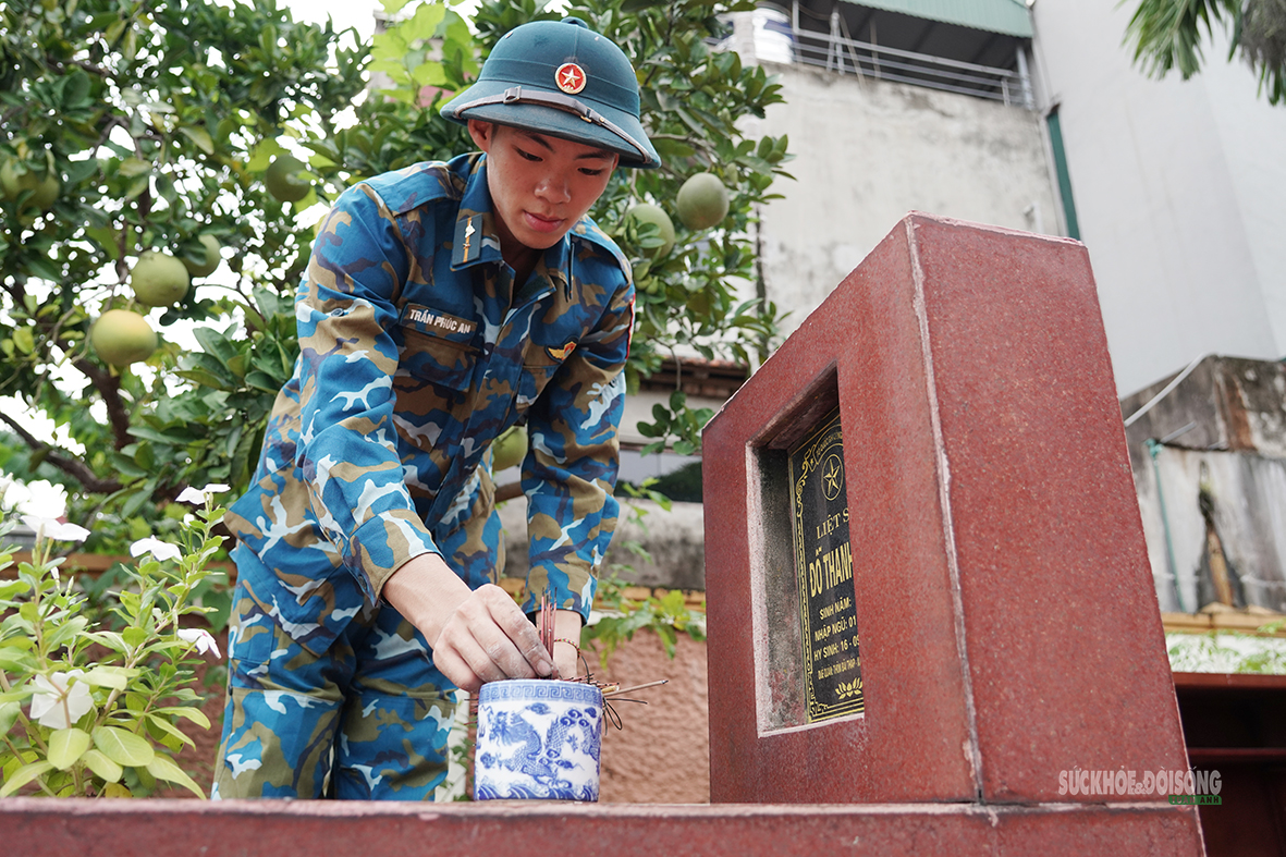 Bộ đội chỉnh trang nghĩa trang, chuẩn bị lấy mẫu hài cốt liệt sĩ - Ảnh 4.