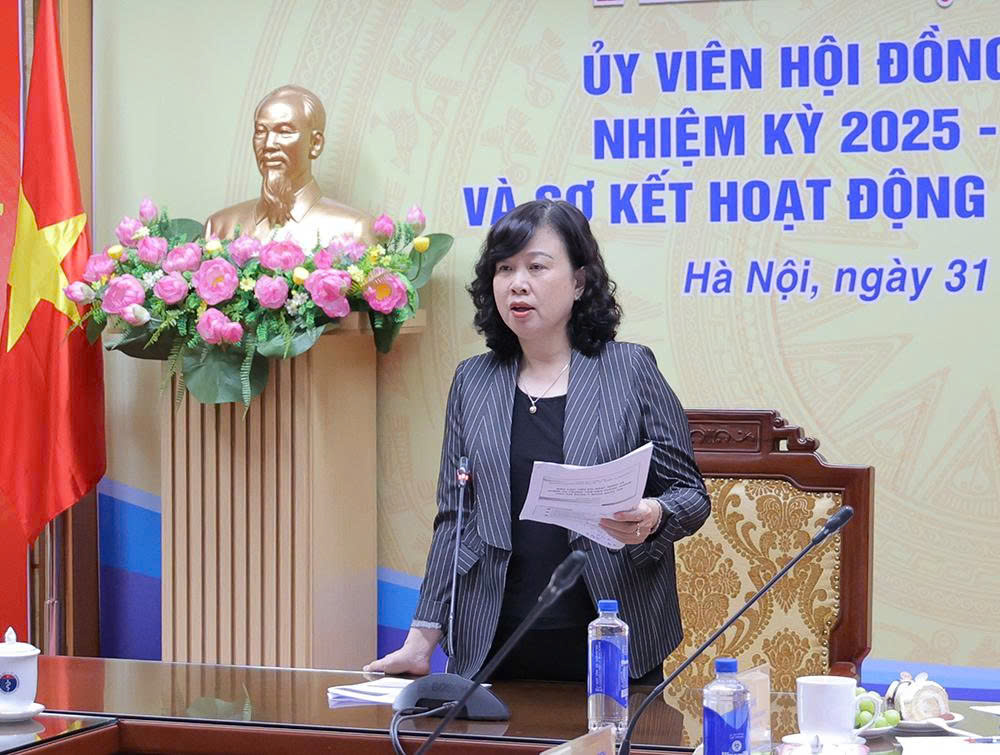 Bộ trưởng Đào Hồng Lan tham gia phiên họp