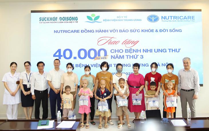 Nutricare và Báo Sức Khỏe & Đời Sống Trao Tặng 40.000 Ly Sữa Cho Bệnh Nhân Ung Thư