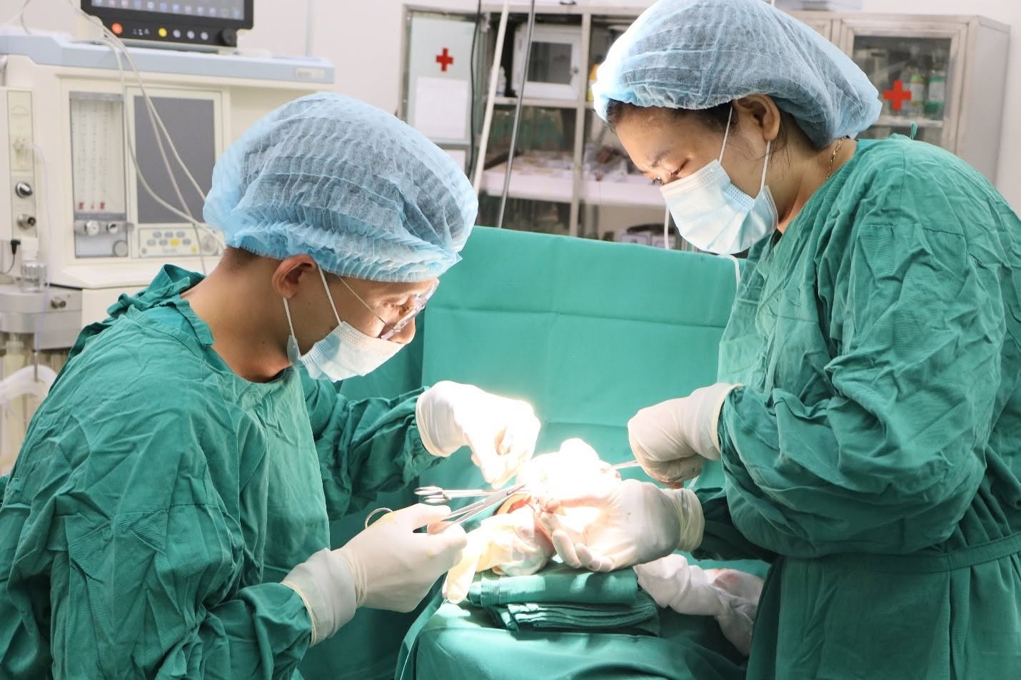 Ca đứt gân khó được xử lý thành công tại tuyến cơ sở- Ảnh 1.