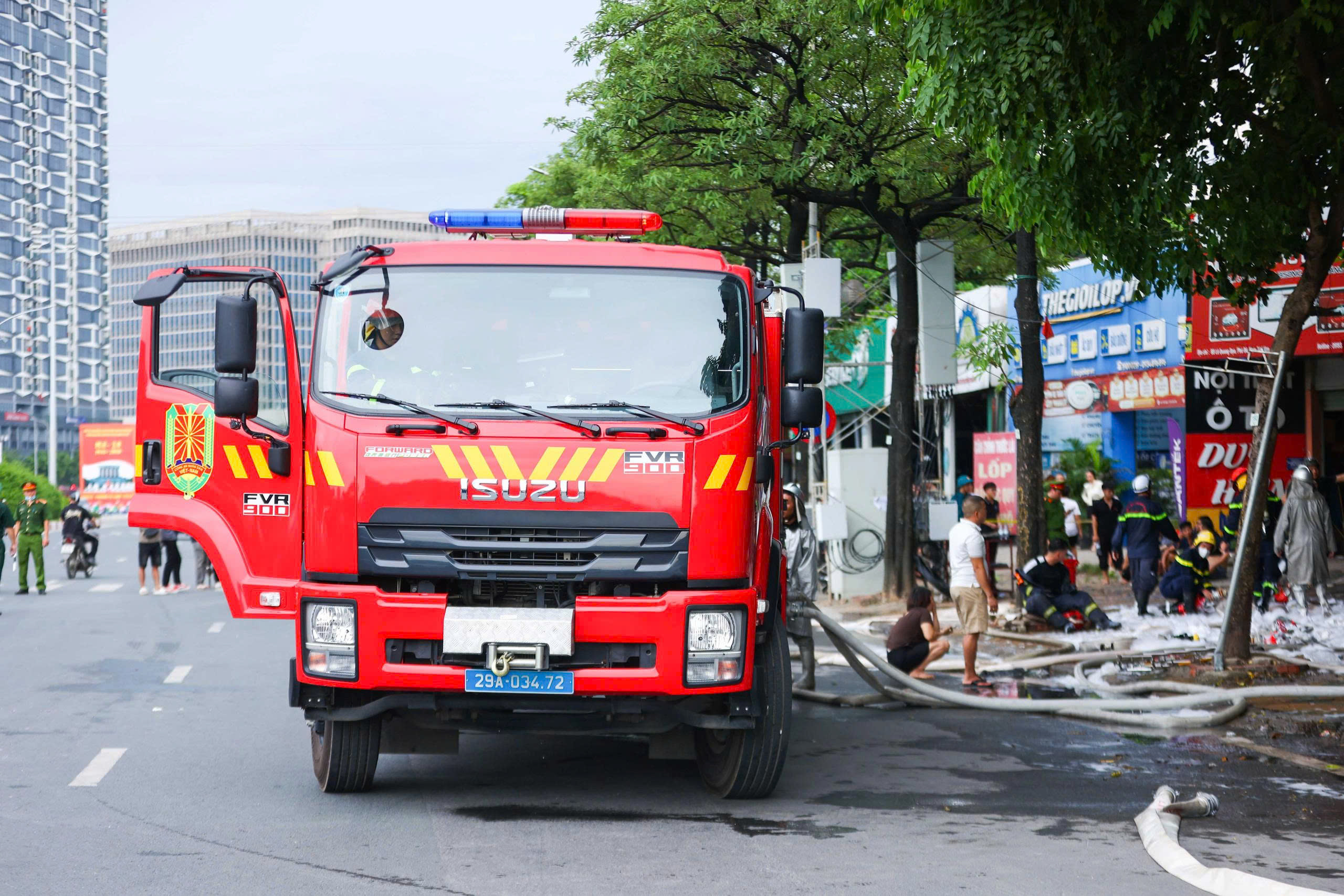 Cháy lớn tại Hà Nội - Ảnh 2.