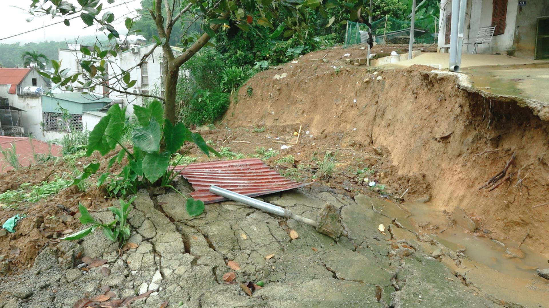 Diễn biến mới nhất vụ sạt lở đất đe dọa khu dân cư tại xã Quan Sơn- Ảnh 1.