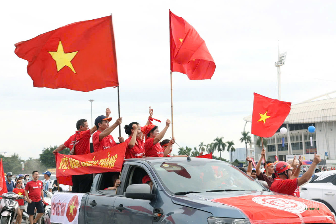 Cờ đỏ sao vàng rực rỡ trước trận lượt về tranh cúp AFF Cup 2026 - Ảnh 3.