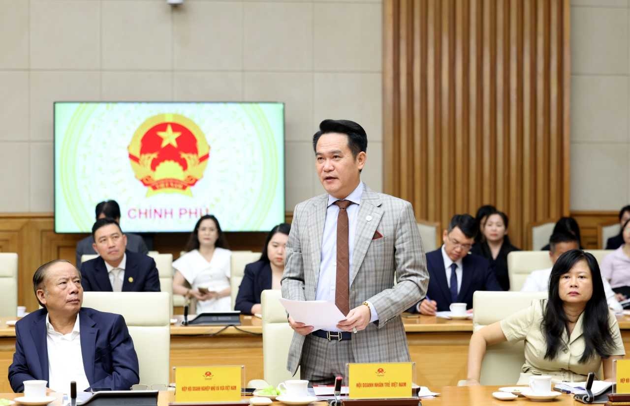 Phó Thủ Tướng Khẳng Định Sẽ Giải Quyết Nhanh Chóng Các Thủ Tục Thuế và Hải Quan