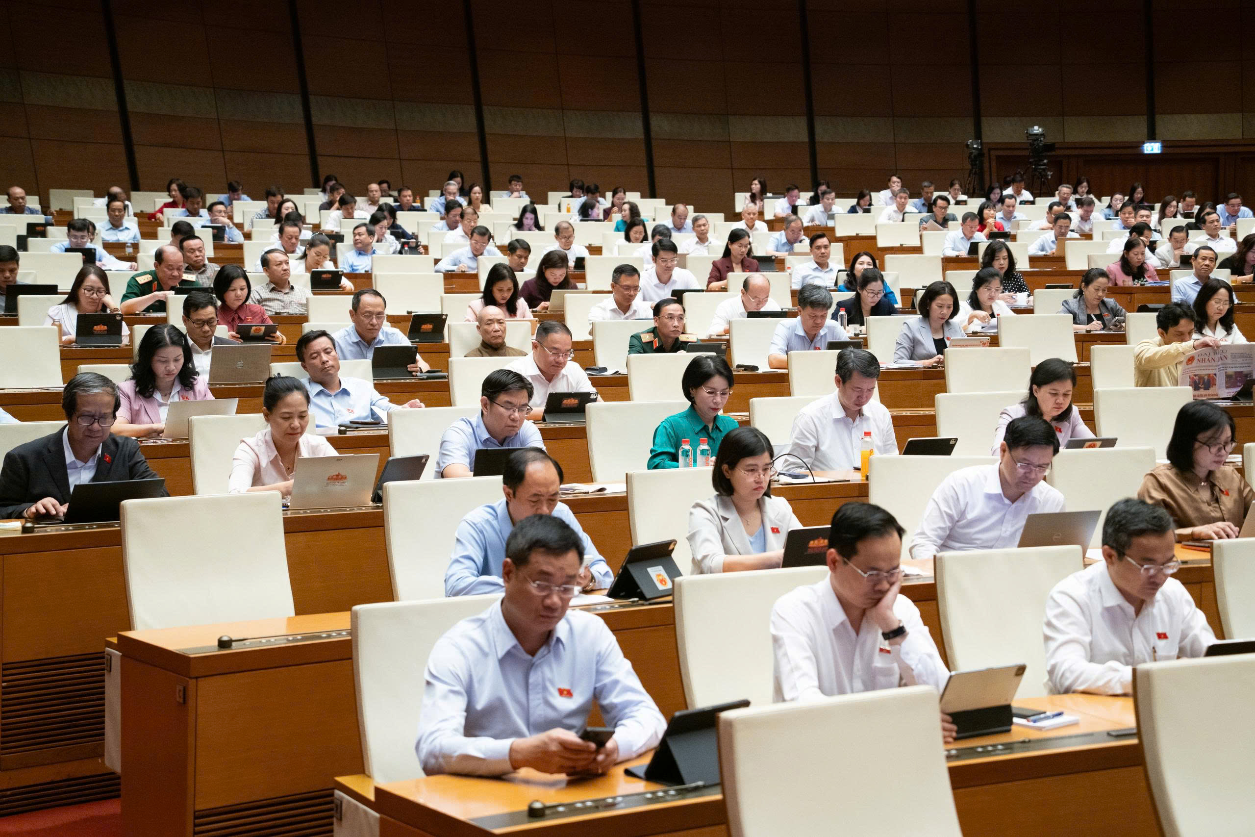 ĐBQH đề nghị cân nhắc tăng tuổi nghỉ hưu đối với sĩ quan Quân đội - Ảnh 3.