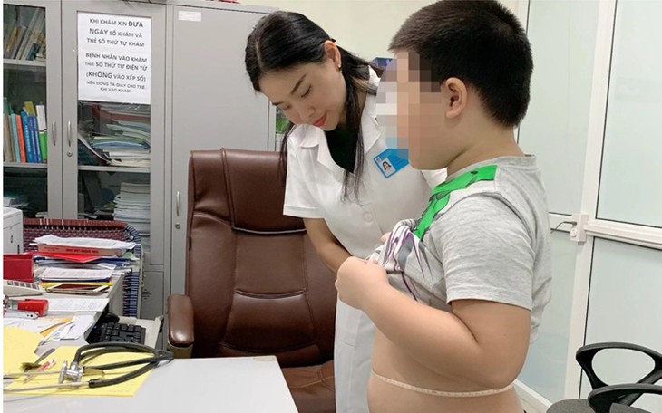 Nguy cơ thừa cân béo phì ở trẻ do thức ăn nhanh và đồ chiên rán - Ảnh 3.