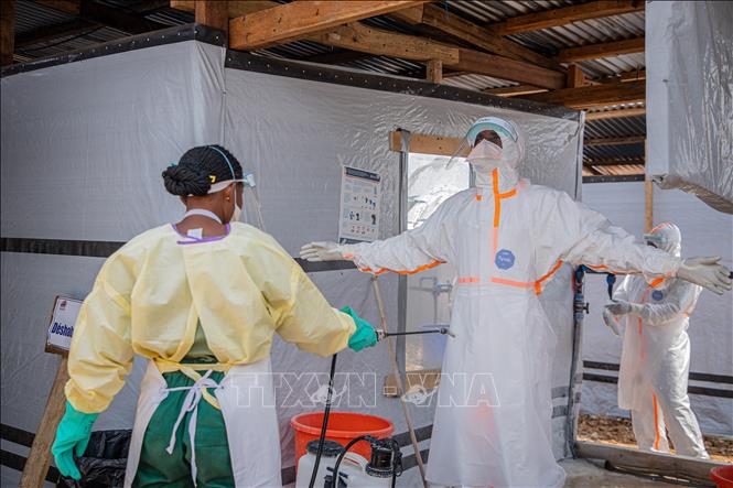 Dịch Ebola Tăng Tốc: Hơn 2.000 Người Đã Qua Đời Chỉ Trong Vài Tháng