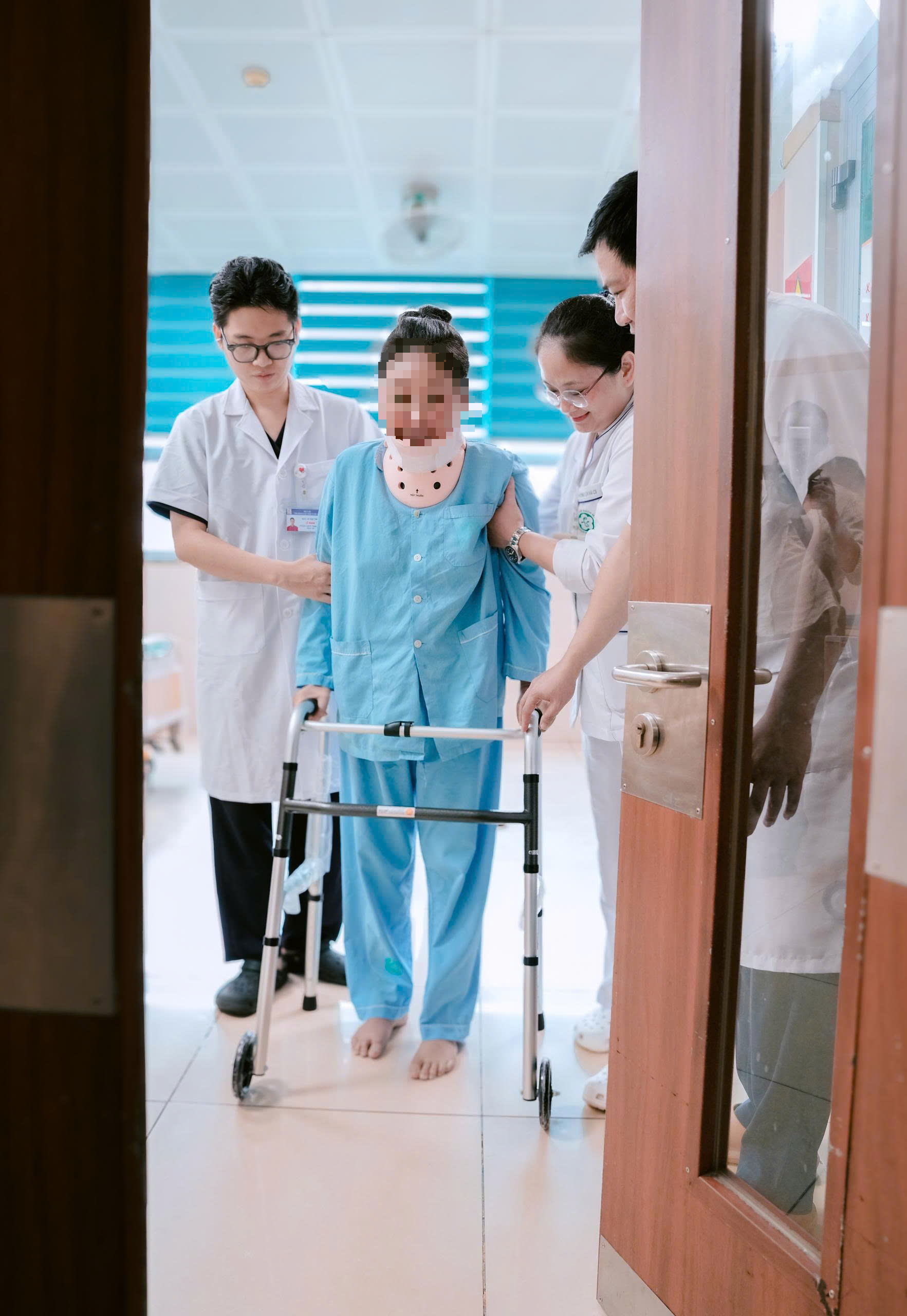 Người mẹ Lào hồi phục sau vi phẫu tại Bệnh viện Bạch Mai - Ảnh 2.