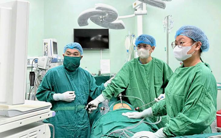 Câu chuyện cứu sống ấn tượng từ vỡ nang buồng trứng- Ảnh 2.