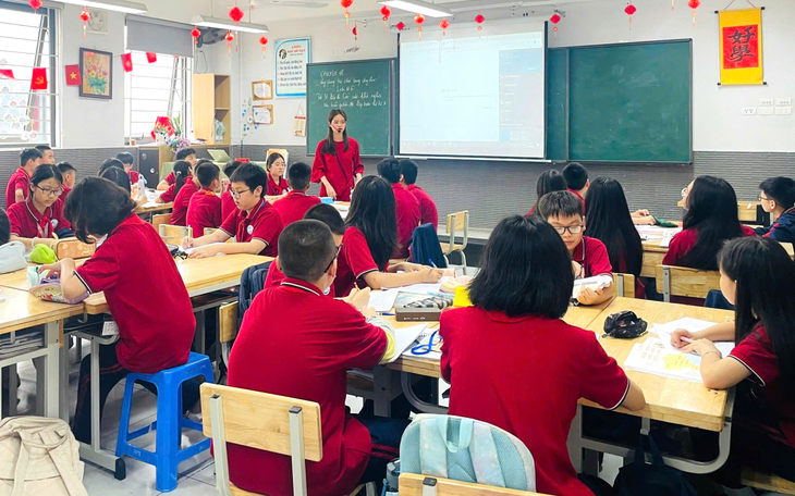 Hà Nội đột ngột dừng xét thăng hạng giáo viên ngay trước thềm năm học mới- Ảnh 2.
