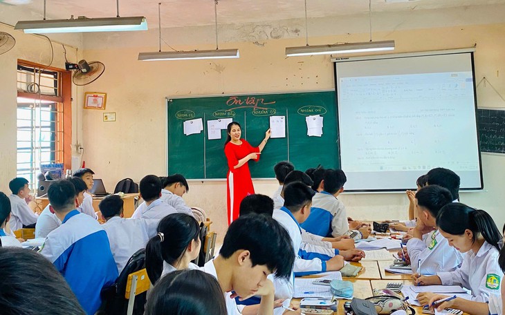 Tin Vui Mới Cho Giáo Viên Hà Nội: Đề Xuất Thăng Hạng Trước Ngày Khai Giảng