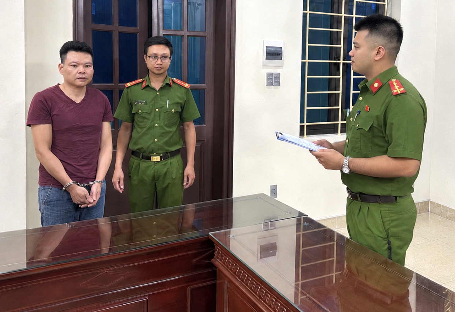 Giả Danh Cán Bộ Để Lừa Đảo Chiếm Đoạt Hơn 340 Triệu Đồng