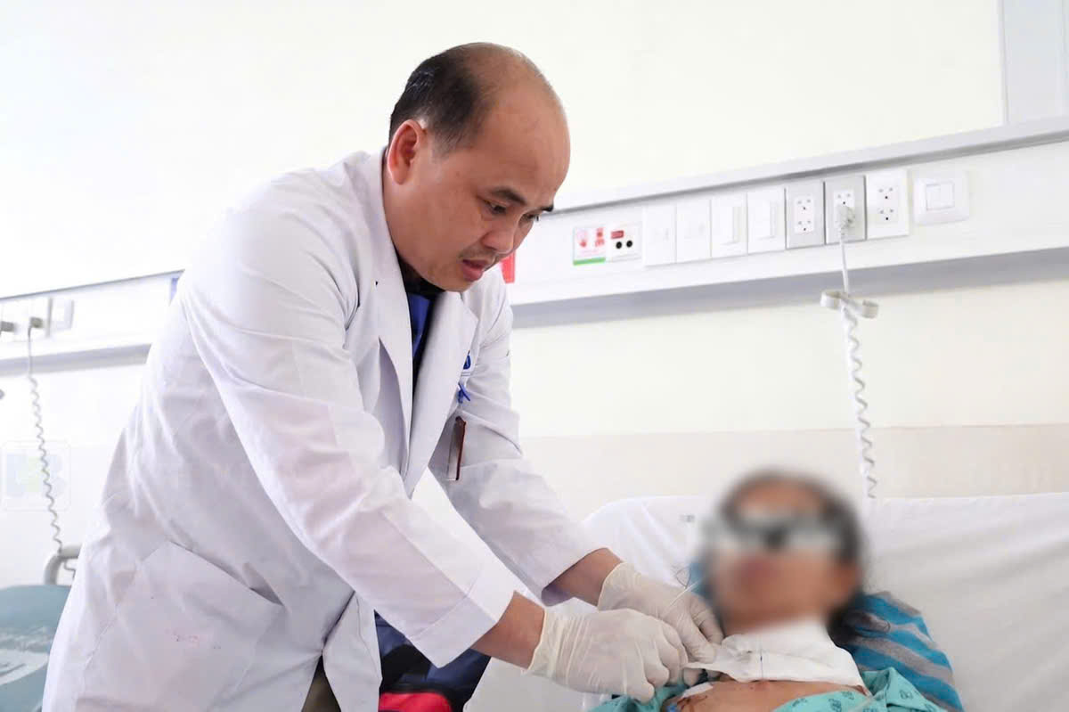 Một bệnh nhân ung thư đang được điều trị tại Bệnh viện Ung bướu TPHCM- Ảnh: BVCC