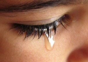 Chảy Nước Mắt Sống: Dấu Hiệu Cảnh Báo Bệnh Tật Từ Đôi Mắt