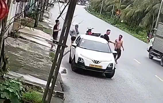 Người Lái Xe Bị Tấn Công Giữa Đường: Vụ Việc Gây Chấn Động Tại Hải Phòng