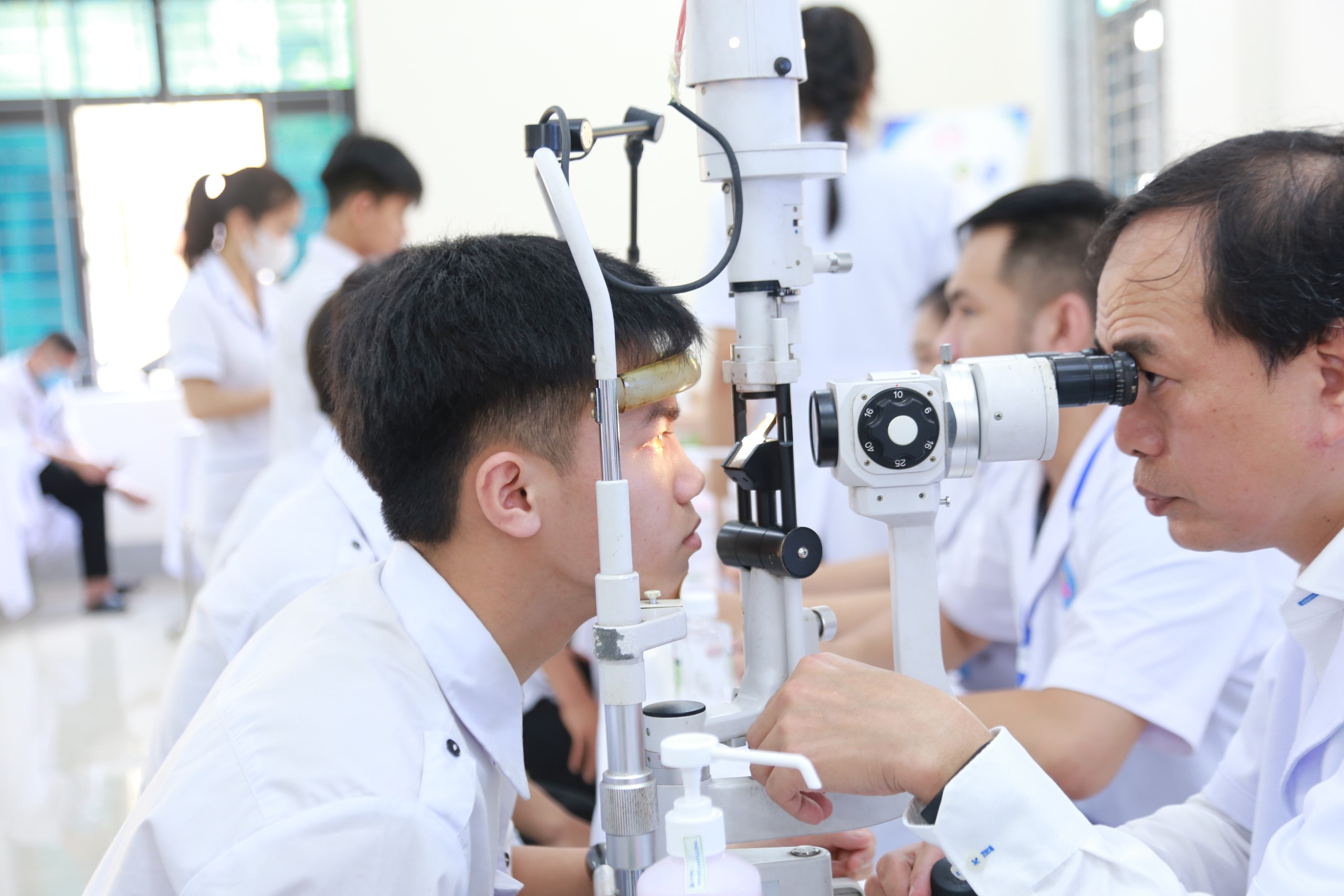 Nghệ An đặt mục tiêu 100% học sinh được khám sức khỏe - Ảnh 2.