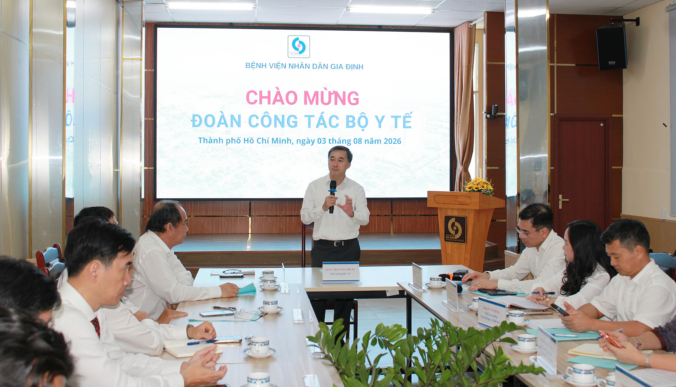 Thứ trưởng Trần Văn Thuấn